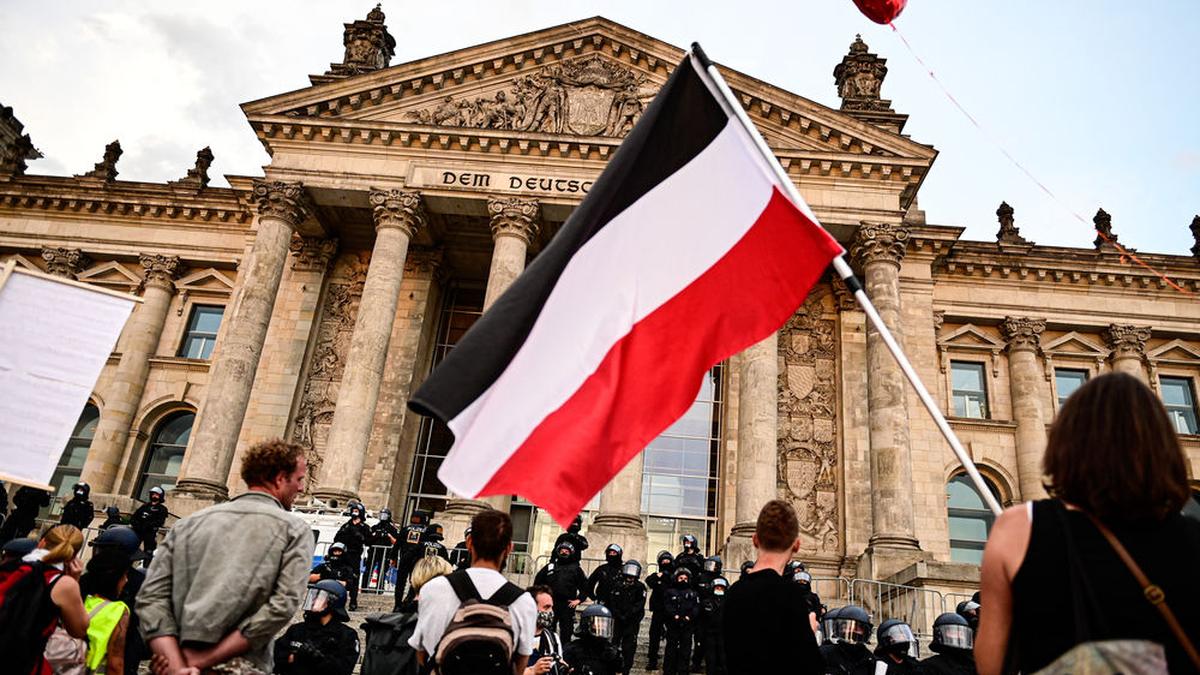 Proteste vor dem Berliner Reichstag. 