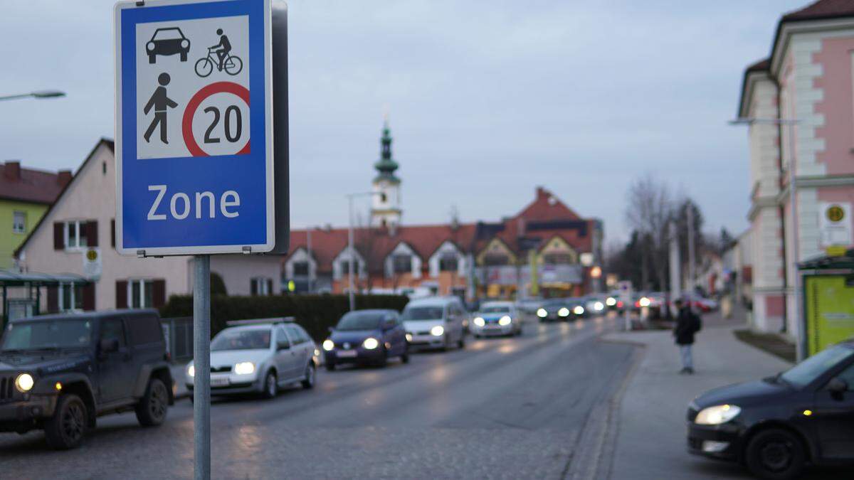 Staugefahr im Ortszentrum von Feldkirchen