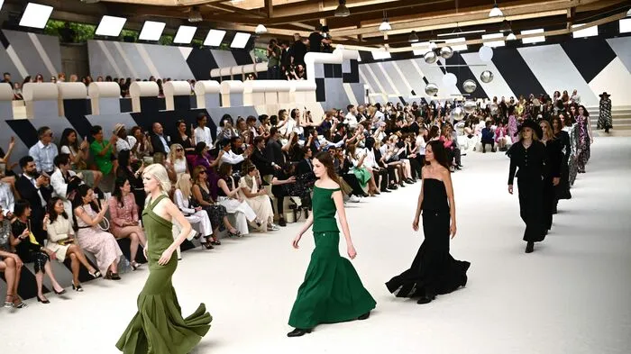 In Paris wurde die neue Chanel Haute Couture Kollektion präsentiert