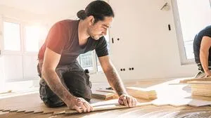 Hochwer­ti­ge Böden, vom Profi verlegt, lohnen sich langfristig