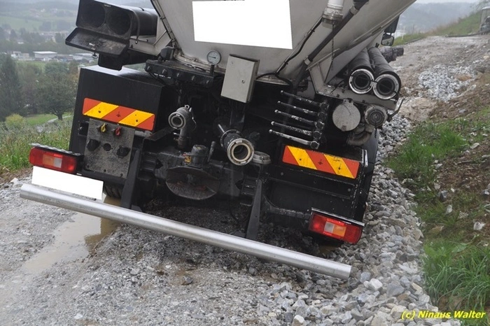Klicken Sie sich die weiteren Fotos des Einsatzes der FF Rosental.