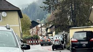 Die Polizei sperrte die Straße ab, die am Gebetshaus vorbeiführt