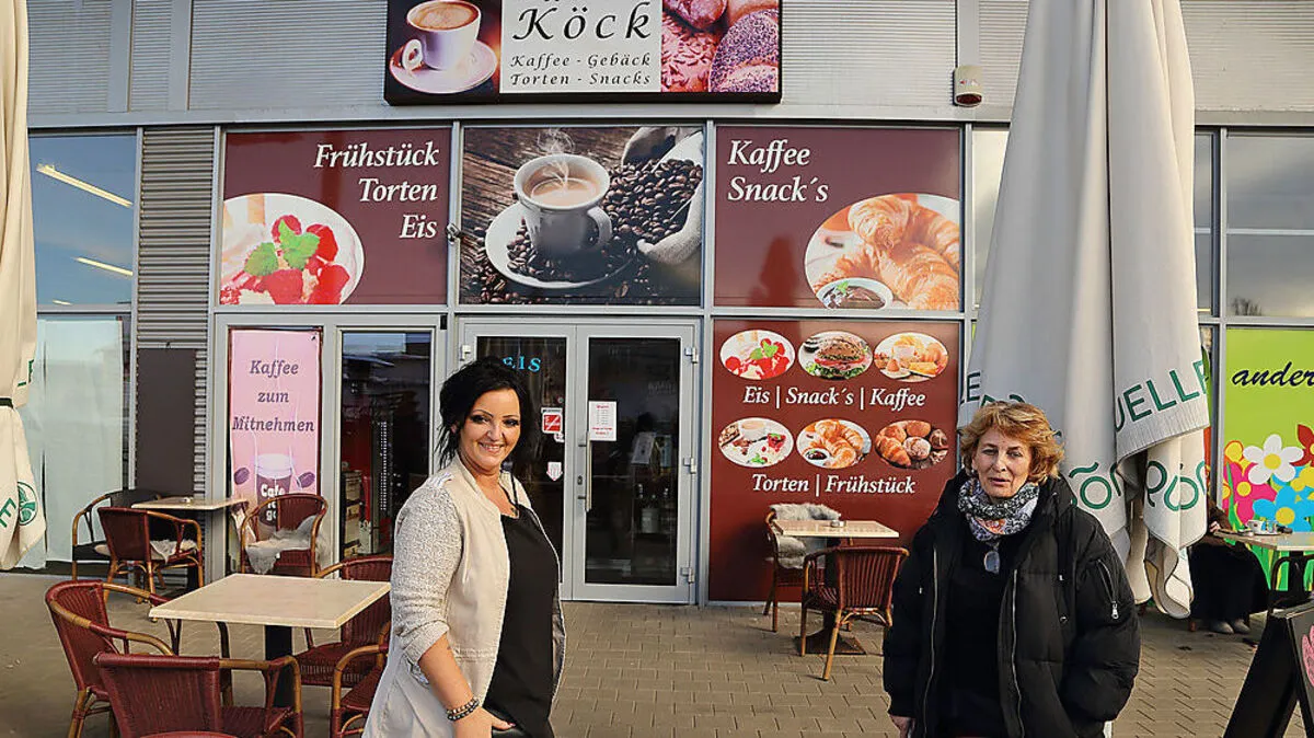 Daniela Krüttner mit Café-Gründerin Ingrid Köck.