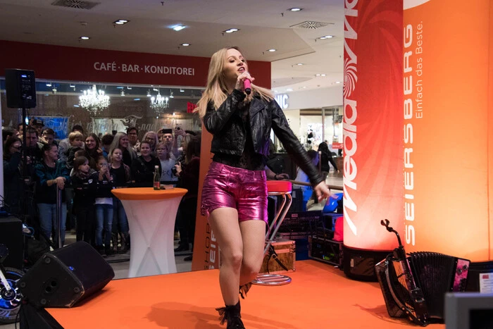 Hier finden Sie Fotos vom Auftritt - viel Spaß beim Anschauen!