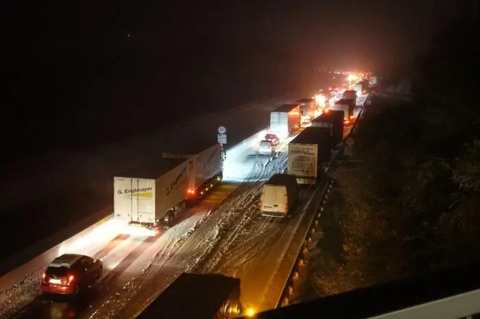 Auf der steirischen Seite kam es zum Erliegen des Verkehrs in beiden Fahrtrichtungen.