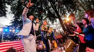 Die legendären „Gloria Allstars“ bilden jährlich den musikalischen Höhepunkt des Schlagergarten Gloria