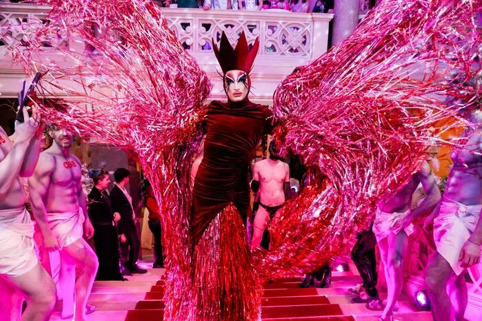 Auch diesmal waren pompöse Outfits an der Tagesordnung