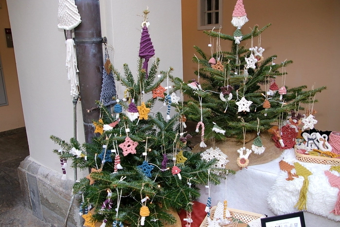 Kinder konnten am Nachmittag in der Weihnachtswerkstatt basteln.