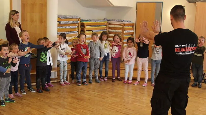 Halt, Stopp, ich mag das nicht – das war eines der „Zauberwörter“, die die Kinder beim Verhaltenstraining lernten