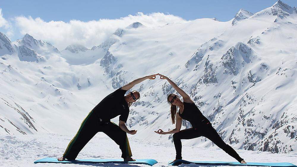 Donovan Longaker und Yvonne Stolz-Longakar bieten in Obergurgl-Hochgurgl (Ötztal) Yoga in the Alps an