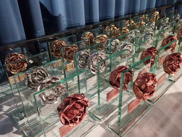 Die Pokale der Blumenolympiade wurden von der Zinngießerei Leikam hergestellt