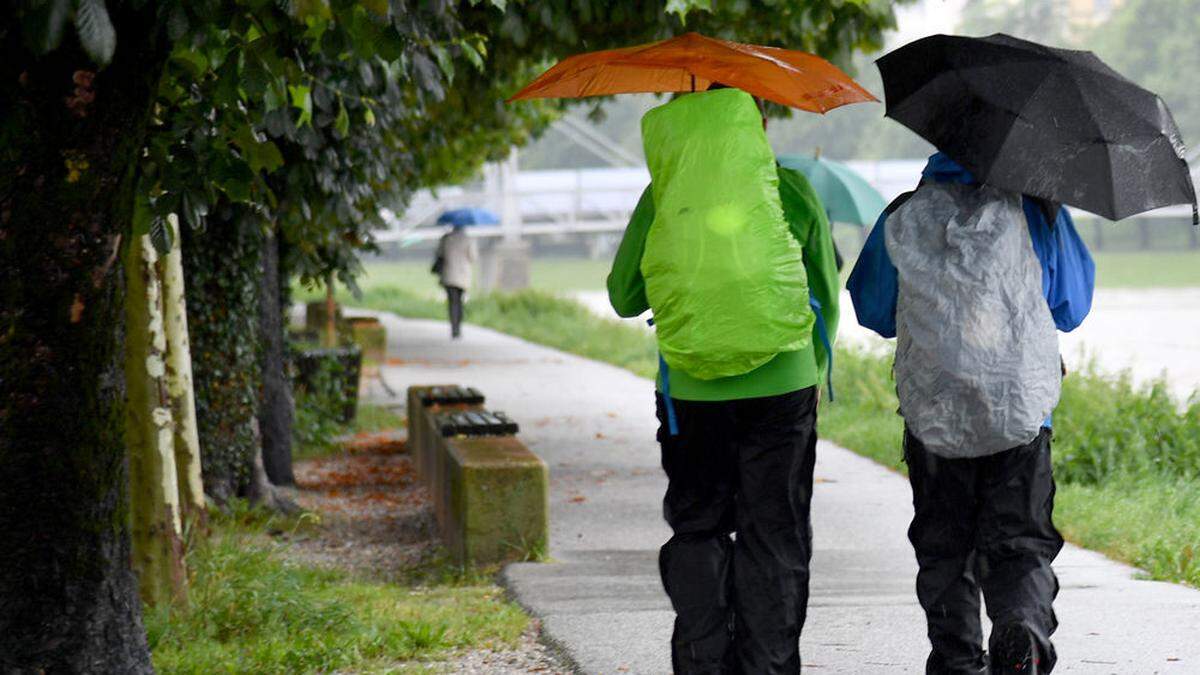 Von Kärnten über die südliche Steiermark bis zum Südburgenland, könnten am Dienstagnachmittag stellenweise Regenschauer entstehen