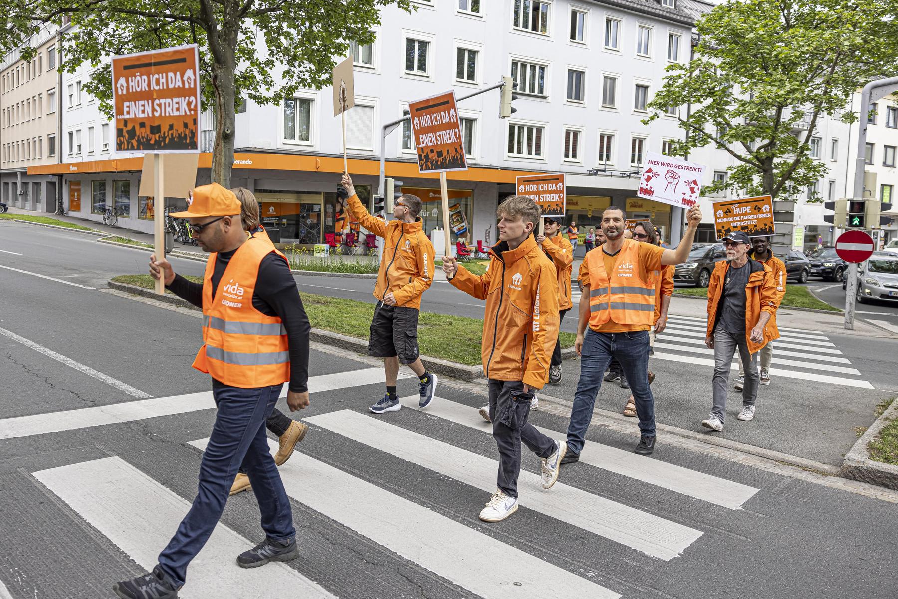 Nützt es diesmal?: Fahrradboten streikten in Klagenfurt für höheren Lohn