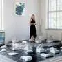 Romana Egartner bespielt das Schau-Kraftwerk Forstsee in ihrer kraftvollen Ausstellung mit leuchtenden Steinen