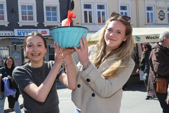 1. Platz: Mia Niederbichler & Mia Moser mit 77 Punkten von WI’MO Schule in Klagenfurt. 1. Preis: 40,- Tiebeltaler & Riess Gugelhupfform im Wert von € 75,- von Glas-Porzellan Bernhard.