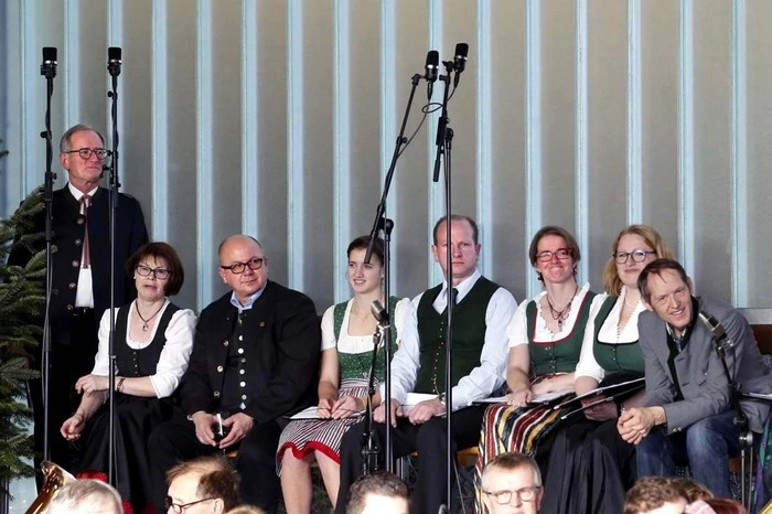 Künstler aus der ganzen Region standen eine Stunde lang auf der Bühne: