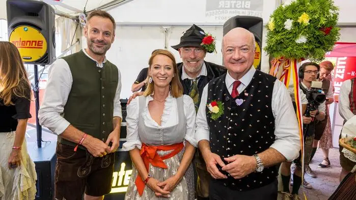 Mehr als 200 geladene Gäste feierten beim After-Work-Kirchtag der Kleinen Zeitung in Villach