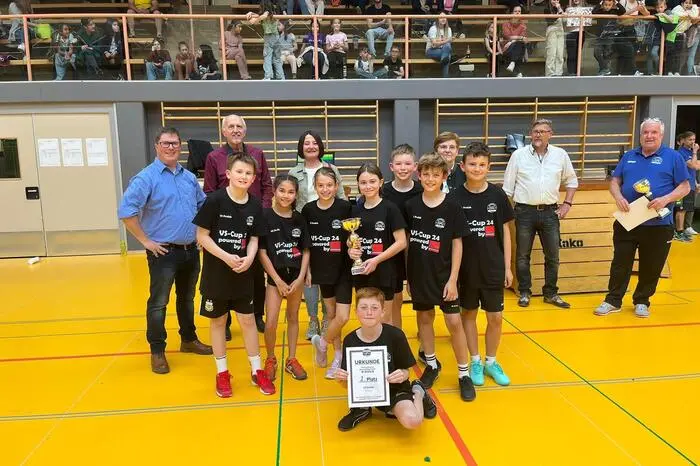 Neben Leobens Vizebürgermeistern Birgit Sandler und Sportgemeinderätin Margit Keshmiri ließen sich auch Günther Kolb, Präsident der Sportunion Leoben und Christian Klettner von der Fritz Kuttin GmbH die spannenden Spiele nicht entgehen