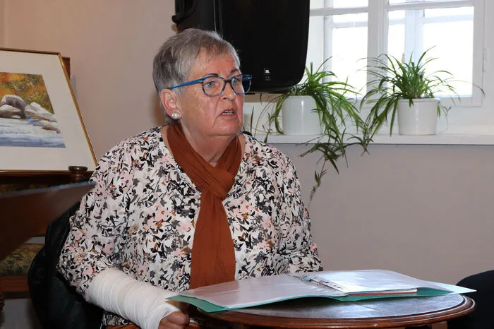 Von Hildegard Marktl gab es aus ihrem Gedichtband „Dearf ih mi vurstelln?" u.a. zu hören: "Nuar so zan nachdenkn", "So is die Liab", "Zeitwende", "Das Fruahjahr kimmb", "Ausländerfeindlichkeit", "Alls hat sei Zeit".