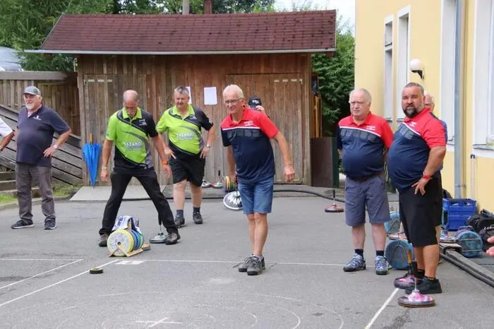 Der ESV Afling unter Obmann Günter Schmid führte auch heuer wieder auf der Stockanlage ein Turnier durch.