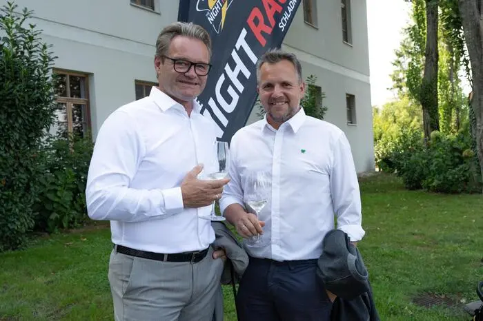Moderiert von Hannes Kargl (ORF Steiermark) wurde im Weinkeller von einer neunköpfigen Jury ein Rotwein-Cuvée aus Cabernet-Sauvignon, Merlot und Zweigelt 2019 zum „Taste the Race II“. 