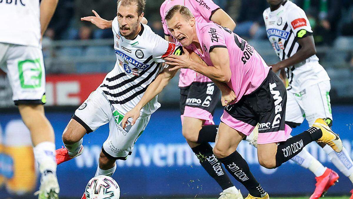 Jan Gorenc-Stankovic (Sturm) im Duell mit Thomas Goiginger (LASK)