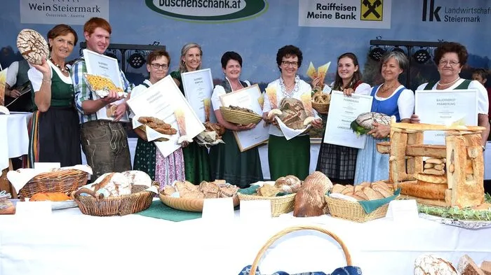 Gleich 79 steirische Bäuerinnen und Bauern hatten bei der Brotprämierung der Landwirtschaftskamer Steiermark insgesamt 200 Brote eingereicht.
