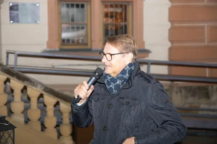 Bürgermeister Marcus Martschitsch hat den Markt feierlich eröffnet.