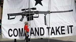 Das Ausmaß an Waffengewalt insgesamt ist in den USA ungleich größer. Pistolen und Gewehre sind extrem leicht zu kaufen. Laut einer Statistik der Gesundheitsbehörde CDC etwa wurden im Jahr 2020 rund 20.000 Menschen in den USA erschossen - das sind mehr als 50 Tote pro Tag 