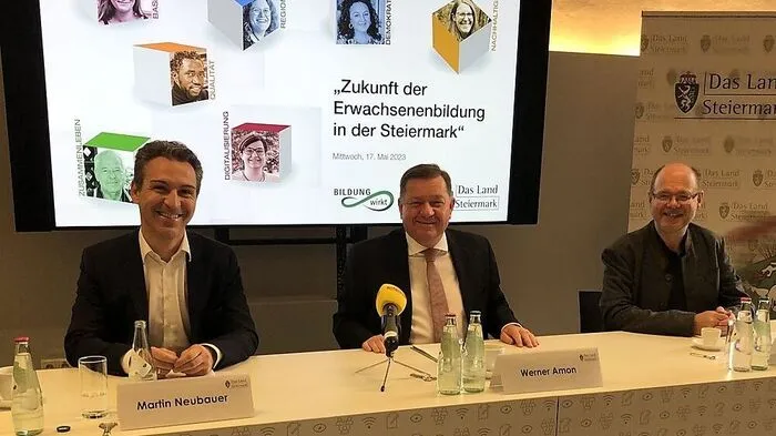 Martin Neubauer (WIFI), Bildungslandesrat Werner Amon und Wolfgang Moser (Urania)