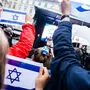 Eine Solidaritätskundgebung mit Israel am Wiener Heldenplatz.