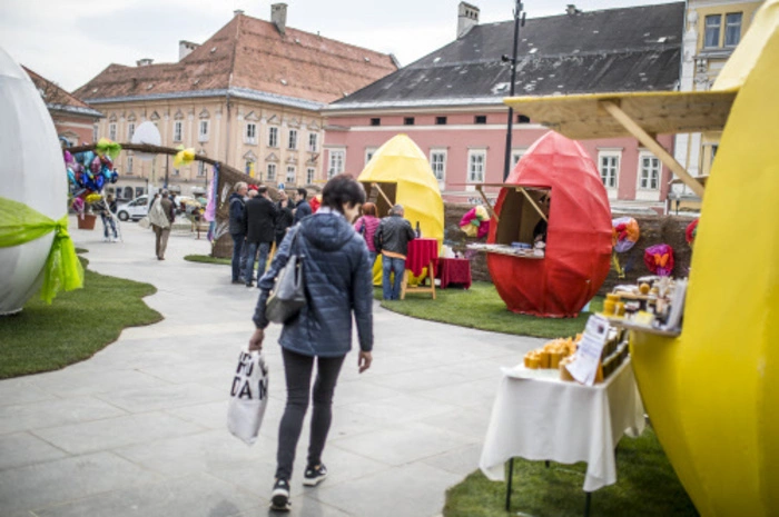 Täglich von 9 bis 19 Uhr kann man sich mit Schinken, Reindling und Osterdeko eindecken.