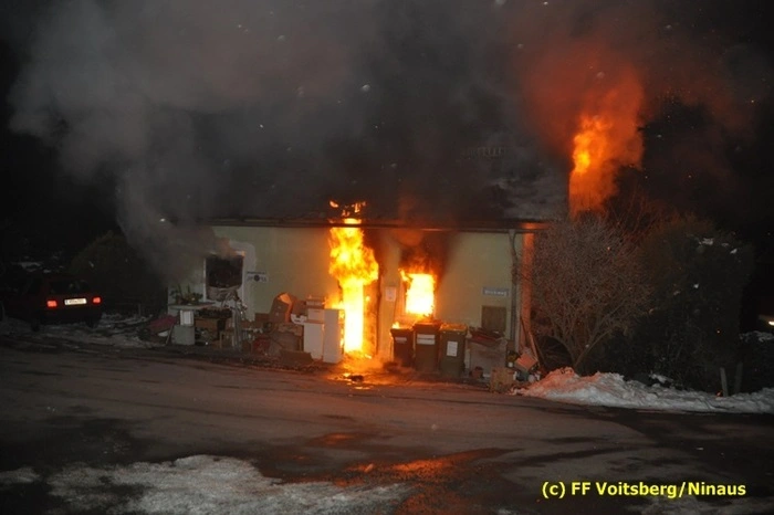 Ein Wohnhaus brannte völlig nieder, mehr Bilder vom Einsatzort: