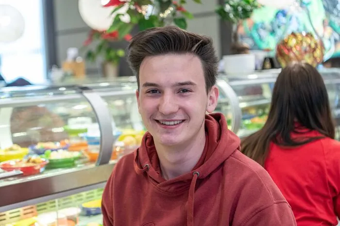 "Ich finde, der Roboter ist für das Lokal eine gute Investition, weil er Aufmerksamkeit an sich zieht. Hier passt er hin, für größere Restaurants hat er aber wahrscheinlich keinen großen Nutzen."