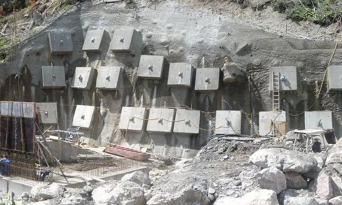 Stabilisierung eines instabilen Hangs in Tröpolach (Gemeinde Hermagor) 