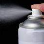 Treibgas kommt aus Spraydose aerosol spray can BLWS373665