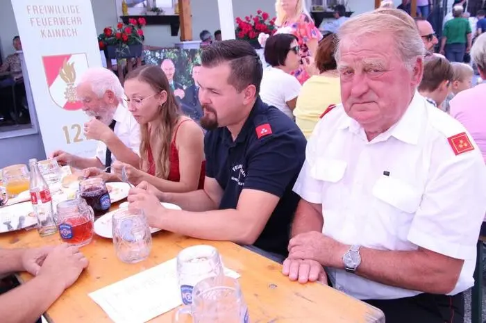 HBI Wolfgang Scherz freute sich, auch Bürgermeister Viktor Schriebl und seinen Vize Bernd Gratzer sowie Landesbranddirektor-Stellvertreter Christian Leitgeb neben Abordnungen zahlreicher Feuerwehren begrüßen zu können.  