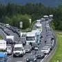 Verstopfte Autobahn bei Salzburg in Richtung Villach