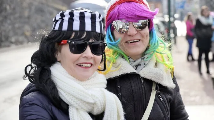 Bunt kostümiert sind die Faschingsnarren in Mariazell unterwegs.