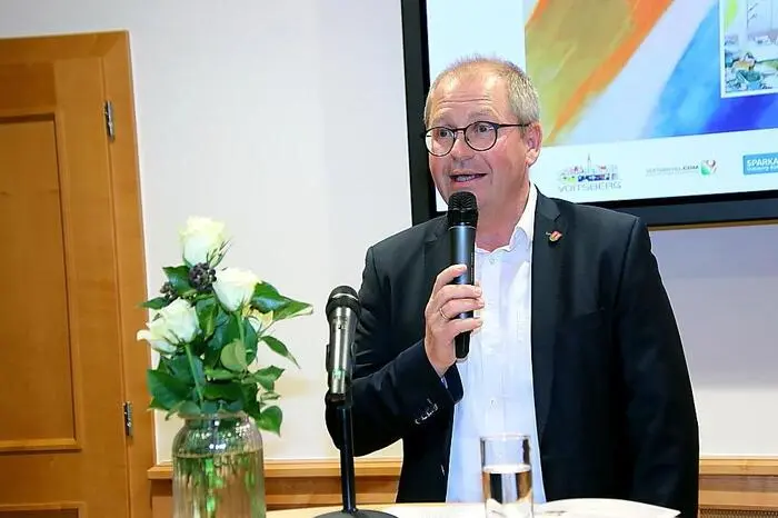 Bei der bestens besuchten Vernissage am Freitag im Rathaus Voitsberg begrüßte Bürgermeister Bernd Osprian die Gäste. 