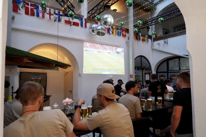 Auch im K&amp;K haben sich Fans versammelt