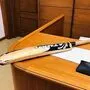 Die ungewöhnliche  Tawaffe, ein Cricketschläger