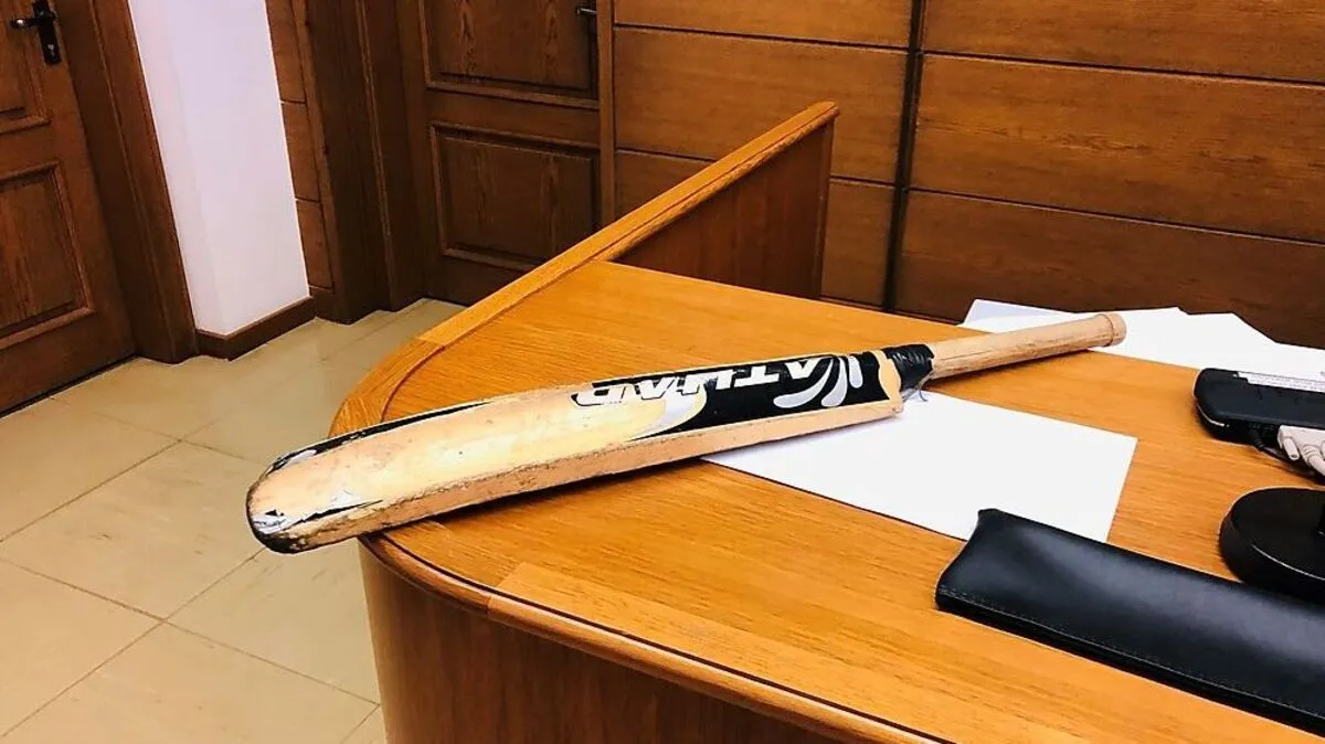 Die ungewöhnliche  Tawaffe, ein Cricketschläger
