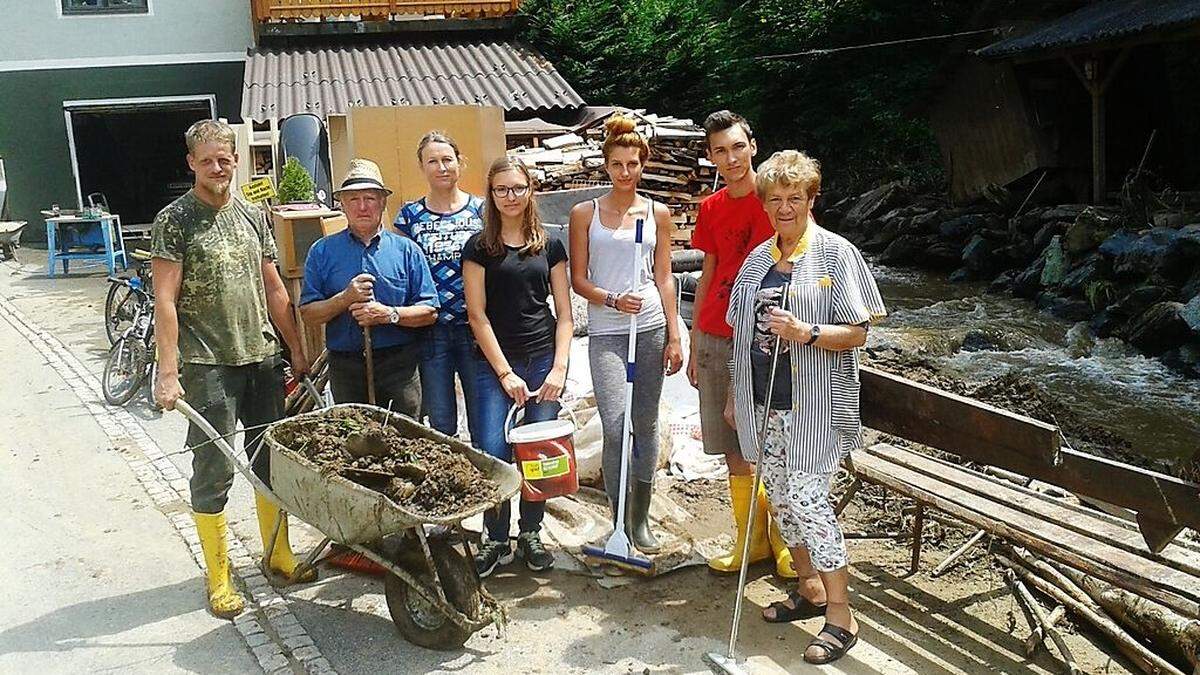 Von den Schlammmassen schwer betroffen: Familie Martinz und Nachbarn