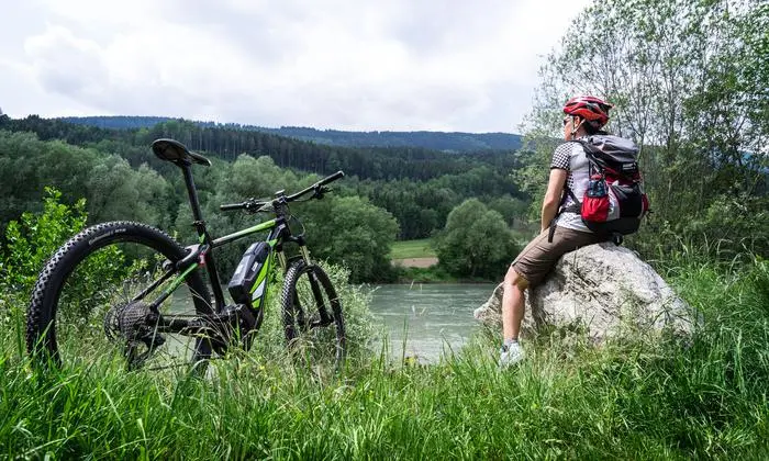 Für E-Bike-Fahrer gibt es ausreichend Ladestationen entlang des Drauradwegs