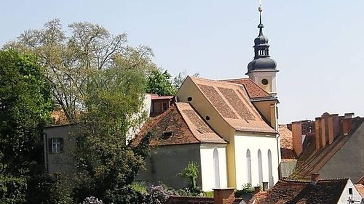Die Stiegenkirche im Grazer Zentrum, vom Schloßberg aus gesehen
