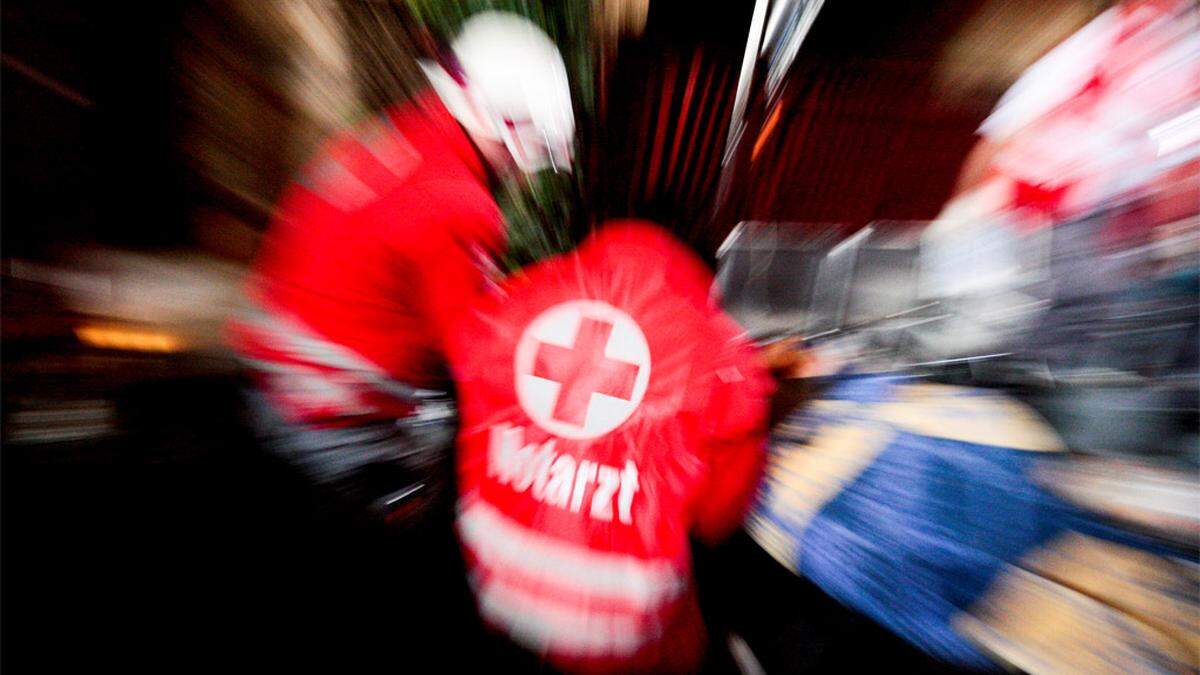 Die Rettung brachte die Jugendliche ins Klinikum Klagenfurt (Symbolfoto)