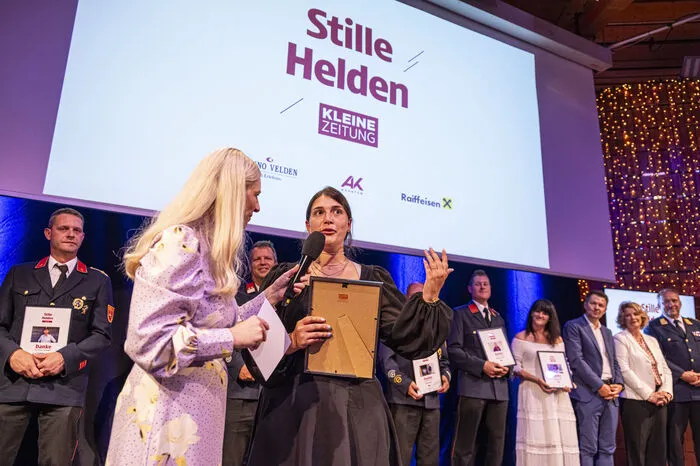 Stellvertretend für alle Ehrenamtlichen wurden die "Stillen Helden" 2023 auf die Bühne geholt und geehrt.