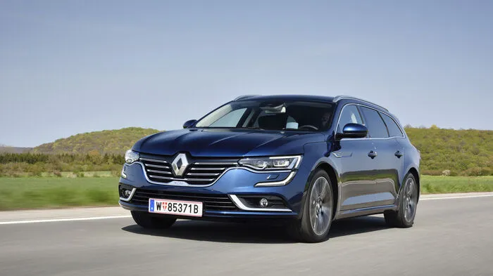 Mit einer Länge von 4,86 m (plus 1 cm), einer Breite von 1,87 m und einer Höhe von 1,46 m bietet der Renault Talisman Grandtour praktisch dieselben Abmessungen wie die Limousine. Der Radstand von beachtlichen 2,81 m ermöglicht großzügige Platzverhältnisse für Fahrer, Passagiere und Gepäck.