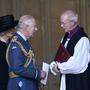 König Charles III, nun auch Oberhaupt der Anglikanischen Kirche im Gespräch mit Justin Welby, dem Erzbischof von Canterbury.